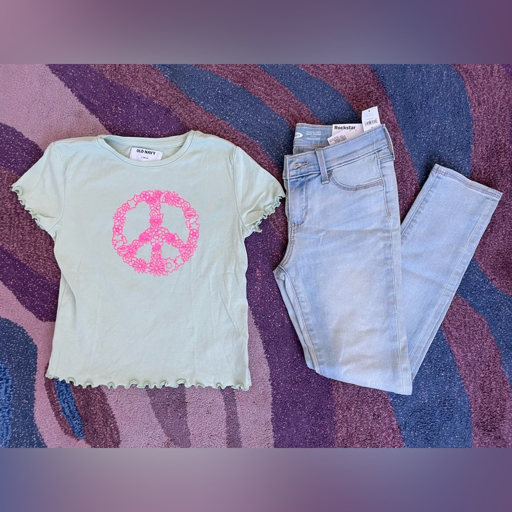 Old Navy Peace Sign T-shirt and Skinny Jeans Set